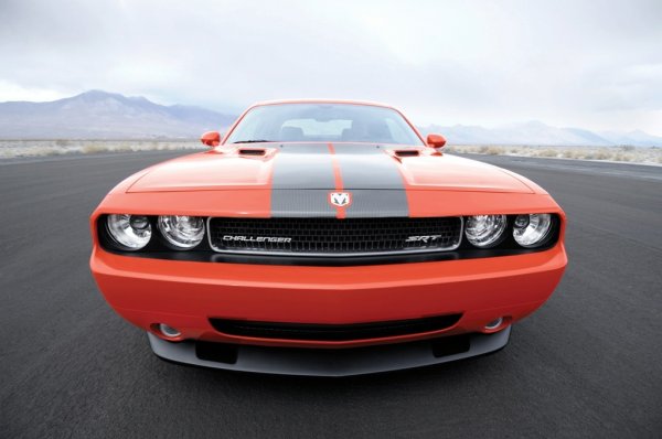 Dodge Challenger SRT8.